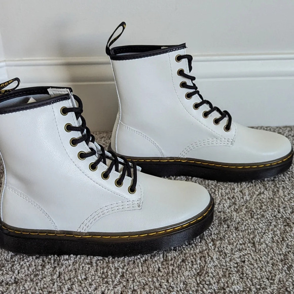 NEW Doc Marten 1460 Smooth Leather White Boots sz 6 - Picture 2 of 9